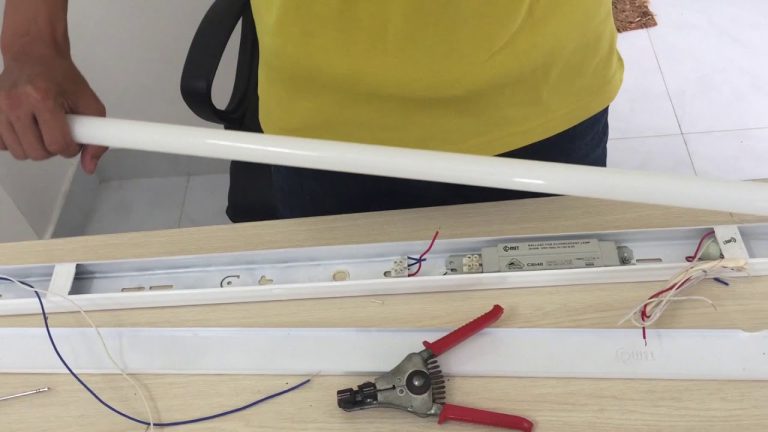Tháo lắp đèn led tube